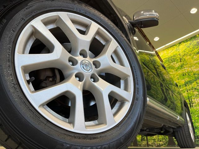 �y����18�C���`�A���~�z�C�[���z�O�ςɃ}�b�`���������A���~�z�C�[���𑕒����Ă���܂��B�e��ЊO�A���~�z�C�[����A�X�^�b�h���X�^�C�����戵�����Ă���܂��B���񂲑��k����������