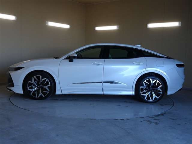 クラウンクロスオーバー2.5 G アドバンスト レザー パッケージ E-Four 4WD