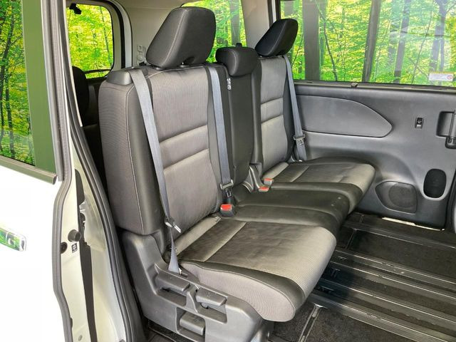 �Z�J���h�V�[�g�͒������������ƂȂ��Ă���A�X���C�h����ΒʘH�X�y�[�X���o��!�O��̈ړ����Ƃ��Ă��ȒP�ł���������A8����Ԏ������K�ȍ���S�n�̃V�[�g�ƂȂ��Ă��܂���