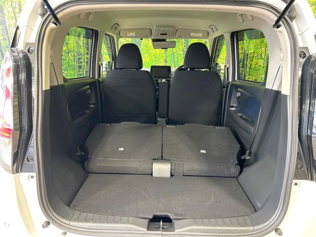 ���i�̂���������ʋ΁A���}���ɏ\���ȉ׎��X�y�[�X���m�ۂ��Ă���܂��B�Z�J���h�V�[�g��|���ƁA�傫�ȉו��̐ύڂ��\�ł���