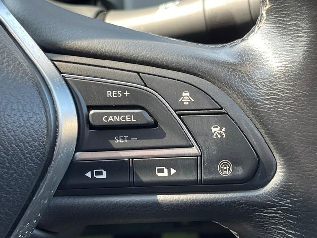 【インテリジェントエマージェンシーブレーキ】フロントカメラで前方の車両や歩行者を検知。衝突しそうな時は衝突被害軽減ブレーキが作動、衝突回避をサポート。より安全にドライブをお楽しみいただけます。