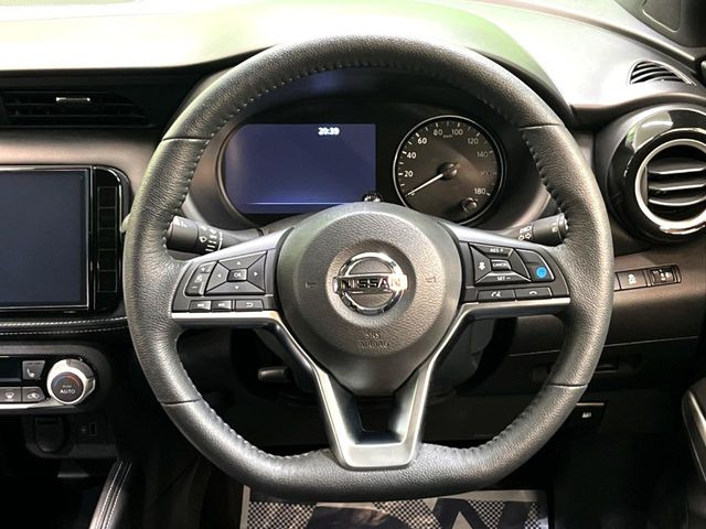 �y�����v�����X�e�A�����O�z�㎿�Ȋv���g�p���邱�ƂŁA��ɂ����������݂ƂĂ��^�]���₷���n���h���ł���