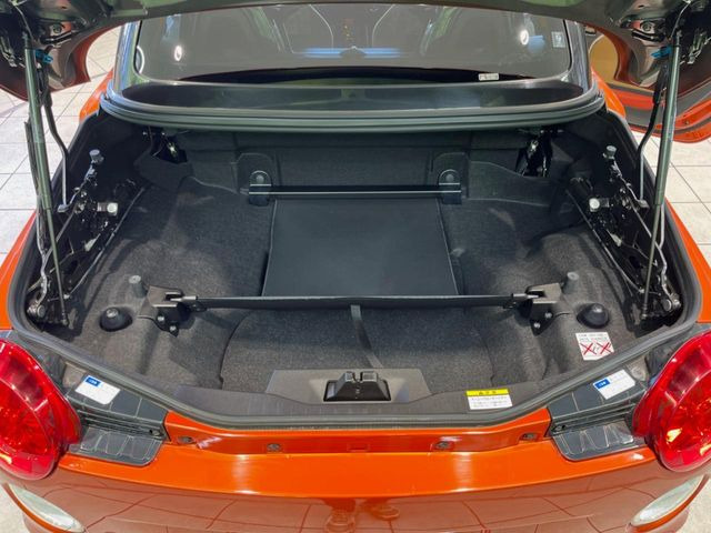 普段のお買い物や通勤、送迎等に十分な荷室スペースを確保しております。セカンドシートを倒すと、大きな荷物の積載も可能です♪