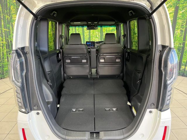 ���i�̂���������ʋ΁A���}���ɏ\���ȉ׎��X�y�[�X���m�ۂ��Ă���܂��B�Z�J���h�V�[�g��|���ƁA�傫�ȉו��̐ύڂ��\�ł���