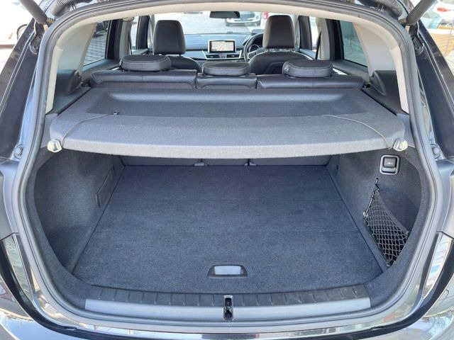 ●トランクルーム:趣味が広がる収容スペース!これだけの広さがあればお買い物やレジャーなどにも最適です!使用感も少なくきれいな状態を維持しております。