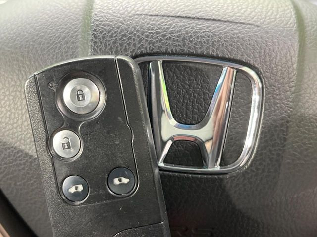 �y�L�[���X�X�^�[�g�V�X�e���z�J�o����|�P�b�g�ɓ��ꂽ�܂܂ł��h�A�̎{���E�������\�ȃX�}�[�g�L�[�𑕔��B�G���W���̃I���E�I�t�����J�M�����o���K�v����������Ƃ��Ă��֗��ł���