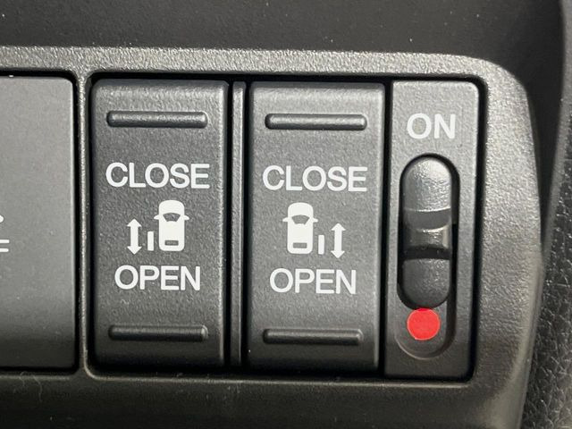 �y�����p���[�X���C�h�h�A�z�X�}�[�g�L�[��^�]�Ȃ̃X�C�b�`�Ō�ȗ����X���C�h�h�A�̊J���\���d��������͂����ăh�A���J����K�v�������A�����Ȃ��q�l�ł��ȒP�ɊJ���߂ł����K�ł���