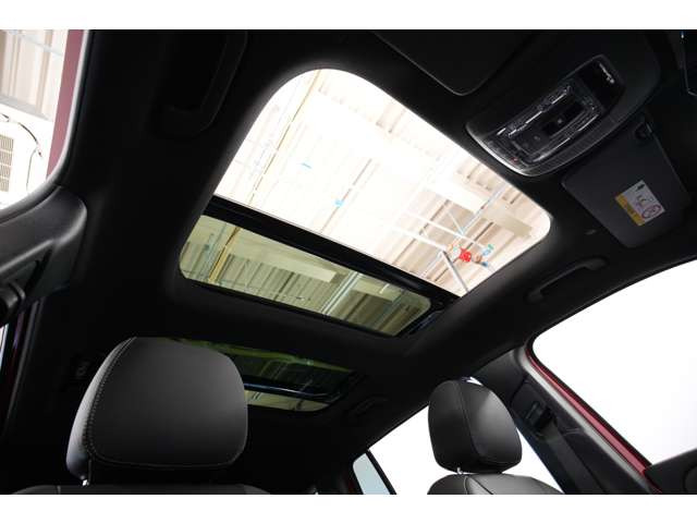 メルセデスベンツGLBをベースとするハイパフォーマンスモデル「GLB 35」でございます!