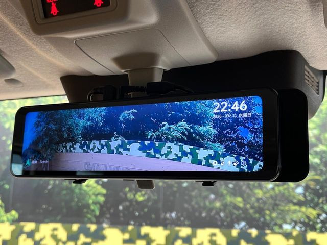 【デジタルインナーミラー】後席の大きな荷物や同乗者で後方が確認しづらい時でも安心!カメラが撮影した車両後方の映像をルームミラー内に表示。クリアな視界で状況の確認が可能です!