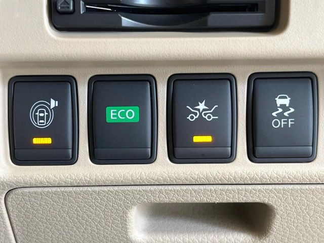 �y�G�}�[�W�F���V�[�u���[�L�z���s���ɑO���̎ԗ�����F�����A�Փ˂������Ȏ��͌x��ƃu���[�L�ŏՓˉ���Ɣ�Q�y�����A�V�X�g�B�����S�Ƀh���C�u�����y���݂��������܂��B