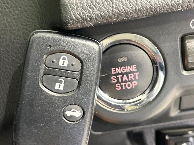 �y�A�N�Z�X�L�[&�v�b�V���X�^�[�g�z�J�o����|�P�b�g�ɓ��ꂽ�܂܂ł��h�A�̎{���E�������\�ȃX�}�[�g�L�[�𑕔��B�G���W���̃I���E�I�t�����J�M�����o���K�v�������A�{�^�����v�b�V�����邾����OK��