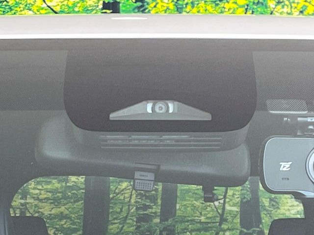 �y�g���^�Z�[�t�e�B�Z���X�z���s���ɑO���̎ԗ�����F�����A�Փ˂������Ȏ��͌x��ƃu���[�L�ŏՓˉ���Ɣ�Q�y�����A�V�X�g�B�����S�Ƀh���C�u�����y���݂��������܂��B