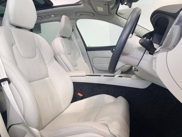 XC60リチャージ アルティメット T6 AWD PHEV 4WD