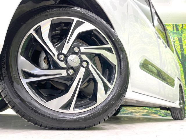 �y����15�C���`�A���~�z�C�[���z�O�ςɃ}�b�`���������A���~�z�C�[���𑕒����Ă���܂��B�e��ЊO�A���~�z�C�[����A�X�^�b�h���X�^�C�����戵�����Ă���܂��B���񂲑��k����������