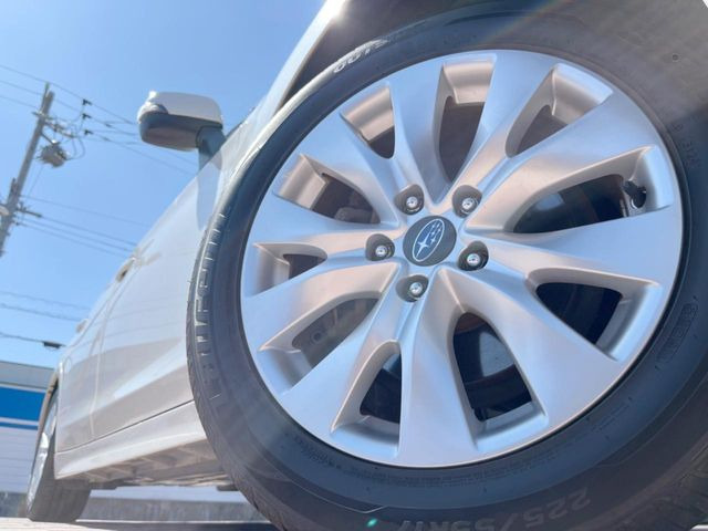 �y����17�C���`�A���~�z�C�[���z�O�ςɃ}�b�`���������A���~�z�C�[���𑕒����Ă���܂��B�e��ЊO�A���~�z�C�[����A�X�^�b�h���X�^�C�����戵�����Ă���܂��B���񂲑��k����������