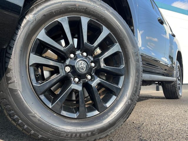 �y����18�C���`�A���~�z�C�[���z�O�ςɃ}�b�`���������A���~�z�C�[���𑕒����Ă���܂��B�e��ЊO�A���~�z�C�[����A�X�^�b�h���X�^�C�����戵�����Ă���܂��B���񂲑��k����������