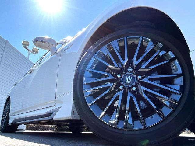 �y����18�C���`�A���~�z�C�[���z�O�ςɃ}�b�`���������A���~�z�C�[���𑕒����Ă���܂��B�e��ЊO�A���~�z�C�[����A�X�^�b�h���X�^�C�����戵�����Ă���܂��B���񂲑��k����������