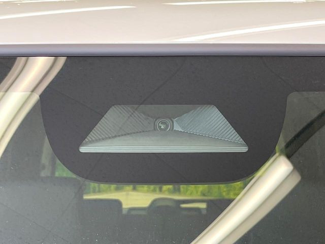 �y�z���_�Z���V���O�z���s���ɑO���̎ԗ�����F�����A�Փ˂������Ȏ��͌x��ƃu���[�L�ŏՓˉ���Ɣ�Q�y�����A�V�X�g�B�����S�Ƀh���C�u�����y���݂��������܂��B