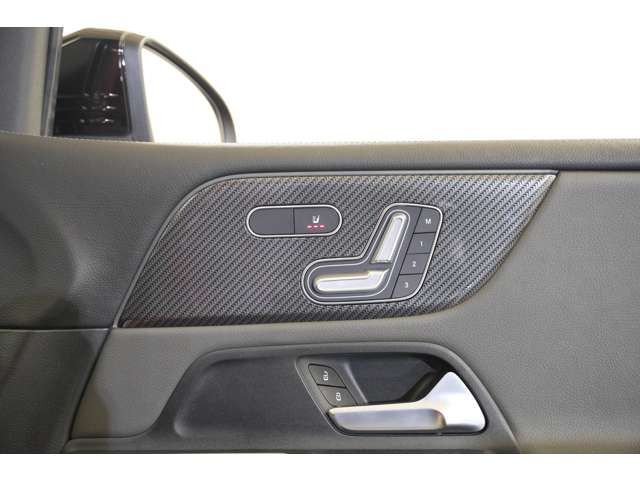 ・アドバンスドパッケージ -本革シート -ブランドロゴプロジェクターライト -ヘッドアップディスプレイ -MBUXインテリアアシスタント