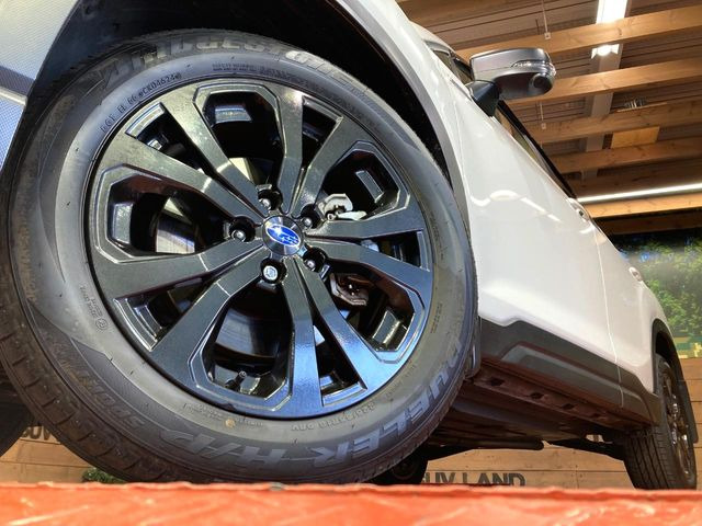 �y����18�C���`�A���~�z�C�[���z�O�ςɃ}�b�`���������A���~�z�C�[���𑕒����Ă���܂��B�e��ЊO�A���~�z�C�[����A�X�^�b�h���X�^�C�����戵�����Ă���܂��B���񂲑��k����������