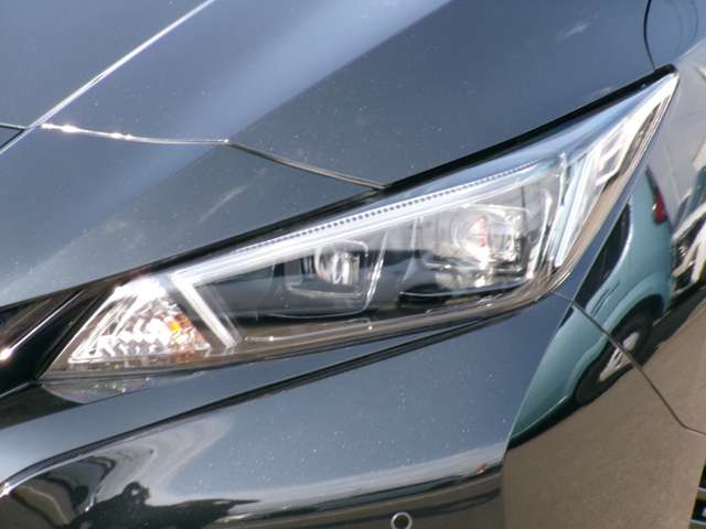 リーフX Vセレクション 90周年記念車