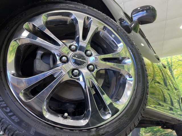 �y18�C���`�A���~�z�C�[���z�O�ςɃ}�b�`�����A���~�z�C�[���𑕒����Ă���܂��B�e��A���~�z�C�[����A�X�^�b�h���X�^�C�����戵�����Ă���܂��B���񂲑��k����������