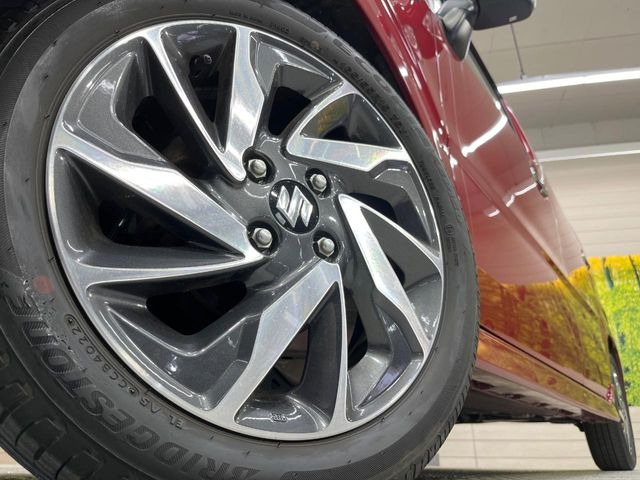 �y�����A���~�z�C�[���z�f�U�C�����̍��������A���~�z�C�[���𑕒����Ă���܂��B�e��ЊO�A���~�z�C�[����A�X�^�b�h���X�^�C�����戵�����Ă���܂��B���񂲑��k����������