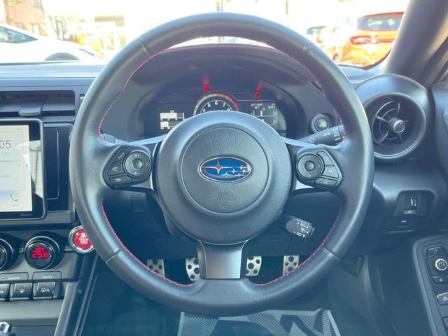 �y�����v�����X�e�A�����O�z�㎿�Ȋv���g�p���邱�ƂŁA��ɂ����������݂ƂĂ��^�]���₷���n���h���ł���