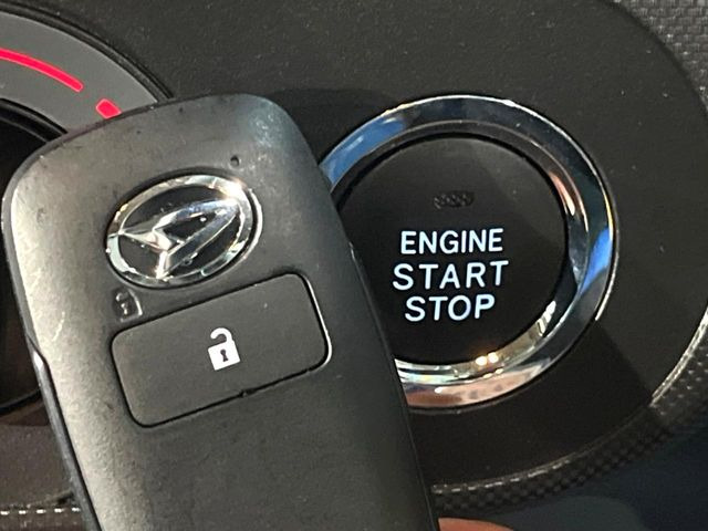 �y�L�[�t���[�V�X�e���z�J�o����|�P�b�g�ɓ��ꂽ�܂܂ł��h�A�̎{���E�������\�ȃX�}�[�g�L�[�𑕔��B�G���W���̃I���E�I�t�����J�M�����o���K�v����������Ƃ��Ă��֗��ł���