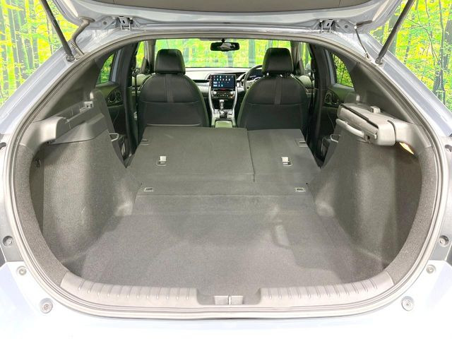 ���i�̂���������ʋ΁A���}���ɏ\���ȉ׎��X�y�[�X���m�ۂ��Ă���܂��B�Z�J���h�V�[�g��|���ƁA�傫�ȉו��̐ύڂ��\�ł���