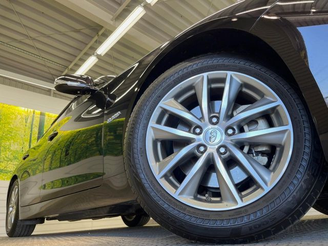 【純正17インチアルミホイール】外観にマッチした純正アルミホイールを装着しております。各種社外アルミホイールや、スタッドレスタイヤも取扱いしております。是非ご相談ください♪