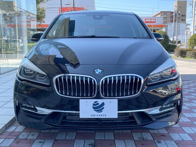 高透明度のガラス皮膜で撥水はもちろん、上質なツヤ・光沢を実現。紫外線や酸性雨から大切な愛車を保護し、色あせ・劣化を防止。「弾スプラッシュコート」、「弾プリミッサコート」からお選びいただけます。