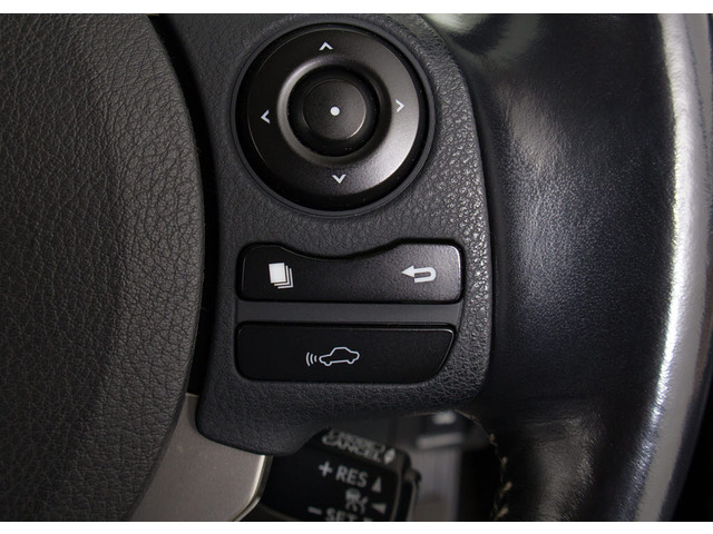 衝突回避支援型プリクラッシュセーフティシステム 前方に出現した障害物に対し警報を発し、ドライバーに警告。同時にブレーキアシストにより衝突回避と速度を軽減します。