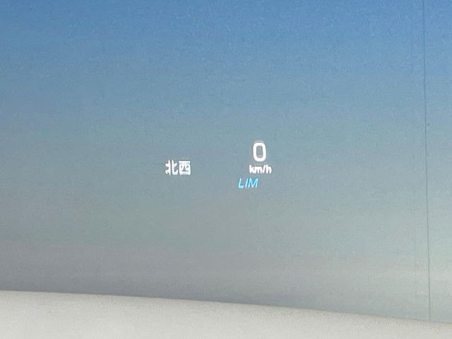 ���w�b�h�A�b�v�f�B�X�v���C:���݂̑��x�⑖�s�����f�W�^���\���ŉ^�]�ȑO���̃K���X�ɓ��e!�^�]���A���������炳���K�v�ȏ����m�F�ł���̂łƂ��Ă��֗��ň��S!