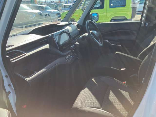 ���ЍH�ꊮ���ł��̂ŎԌ��A�_���A�C���A���Ȃǂ��ׂĂ��C�����������B�^�C���A�I�[�f�B�I�Ȃǂ̔̔��������Ē����Ă���܂��B����A�����k���������B