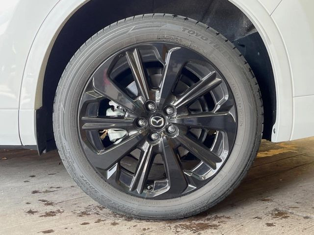 �y����20�C���`�A���~�z�C�[���z�O�ςɃ}�b�`���������A���~�z�C�[���𑕒����Ă���܂��B�e��ЊO�A���~�z�C�[����A�X�^�b�h���X�^�C�����戵�����Ă���܂��B���񂲑��k����������