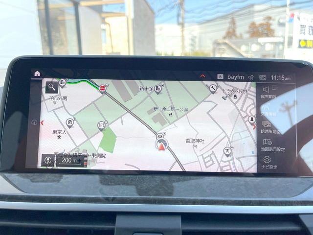 ��BMW�����i�r:��̊��̂���i�r�́A����������ԓ������o���Ă���܂��BBluetooth�Đ��ȂǃI�[�f�B�I�@�\���[�����Ă���܂��̂ŁA�^�]�����y���߂܂���