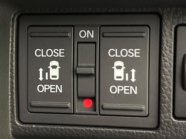 �y�����X���C�h�h�A�z���ԏ�ŗׂ̎ԂƂ̊Ԋu���������ɂ������A�X���C�h�h�A�Ȃ���S!�h�A�I�[�v������������炸�A�J�������L���̂ŏ��~�肪�Ƃ��Ă��ȒP�ł��B�傫�ȉו��̏o���������Ȃ���\��