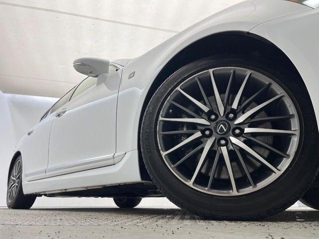 �y����19�C���`�A���~�z�C�[���z�O�ςɃ}�b�`���������A���~�z�C�[���𑕒����Ă���܂��B�e��ЊO�A���~�z�C�[����A�X�^�b�h���X�^�C�����戵�����Ă���܂��B���񂲑��k����������