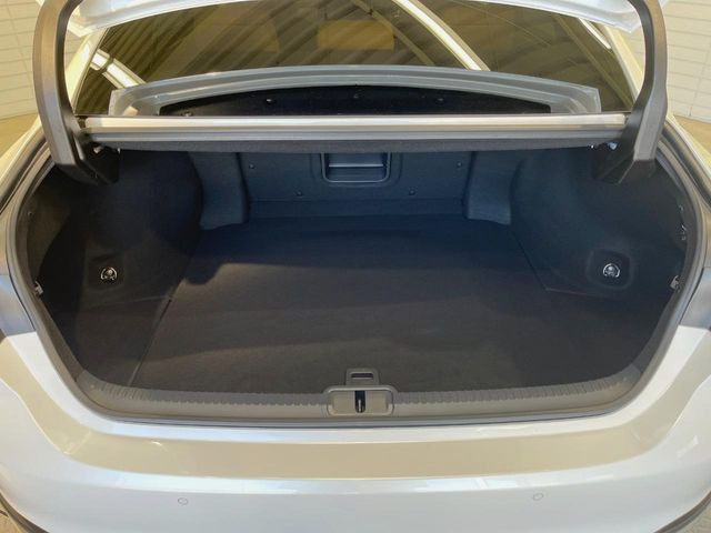 �g�����N�X�y�[�X�̓Z�_���̒��ł��[���ȍL�������˔����Ă��܂��B