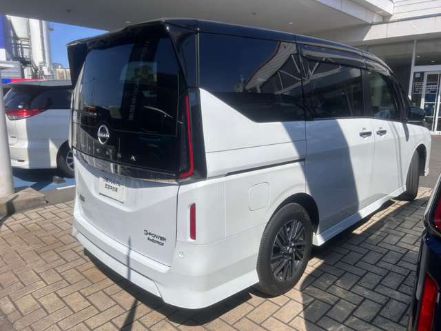 セレナ1.4 e-4ORCE ハイウェイスターV 4WD