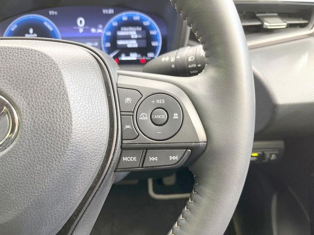 【レーダークルーズコントロール】高速道路での長距離走行が楽に!!自動で速度を保つクルーズコントロールが、衝突軽減システムと連携し、前方の車両を感知して車間を保つように速度調節してくれます!!