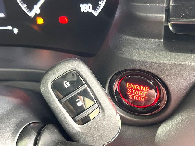 �yHonda�X�}�[�g�L�[�z�J�o����|�P�b�g�ɓ��ꂽ�܂܂ł��h�A�̎{���E�������\�ȃX�}�[�g�L�[�𑕔��B�G���W���̃I���E�I�t�����J�M�����o���K�v����������Ƃ��Ă��֗��ł���