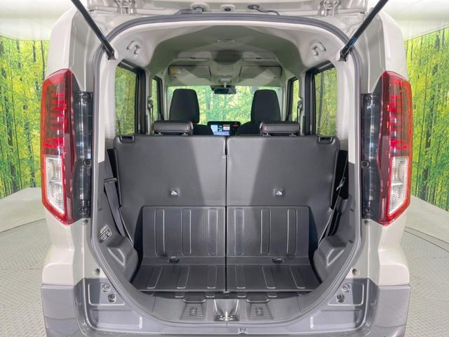 ���i�̂���������ʋ΁A���}���ɏ\���ȉ׎��X�y�[�X���m�ۂ��Ă���܂��B�Z�J���h�V�[�g��|���ƁA�傫�ȉו��̐ύڂ��\�ł���