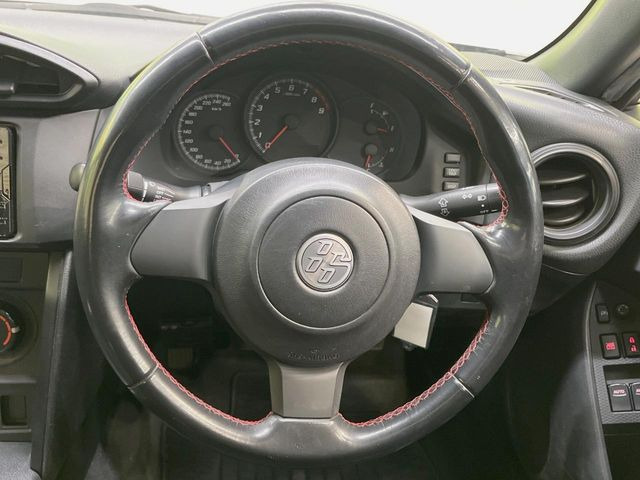 �y�����v�����X�e�A�����O�z�㎿�Ȋv���g�p���邱�ƂŁA��ɂ����������݂ƂĂ��^�]���₷���n���h���ł���