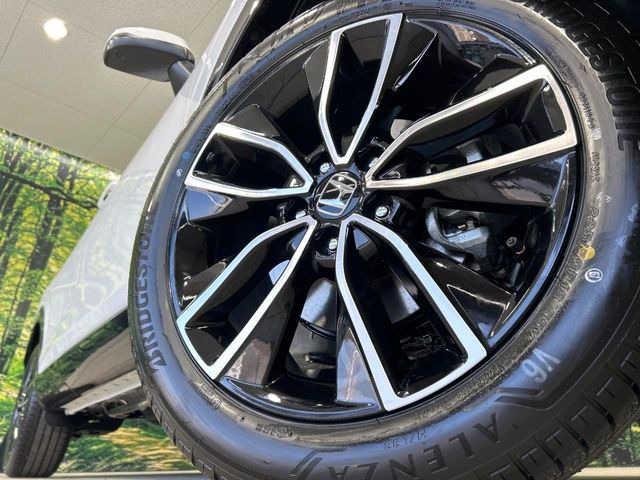 �y����18�C���`�A���~�z�C�[���z�O�ςɃ}�b�`���������A���~�z�C�[���𑕒����Ă���܂��B�e��ЊO�A���~�z�C�[����A�X�^�b�h���X�^�C�����戵�����Ă���܂��B���񂲑��k����������