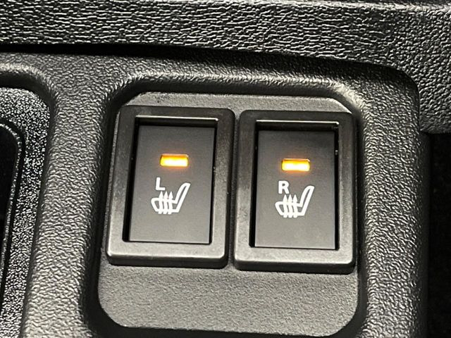 【シートヒーター】寒い日に重宝するシートヒーター!エアコンより早く温まってくれるので寒がりの人も安心ですね♪エアコンの温風は乾燥するから苦手、という方にもをおすすめです。