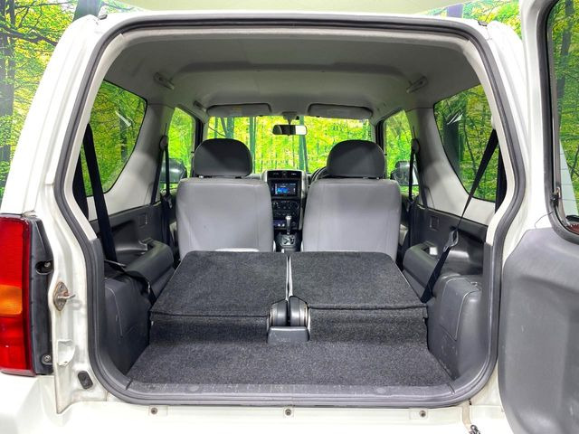 ���i�̂���������ʋ΁A���}���ɏ\���ȉ׎��X�y�[�X���m�ۂ��Ă���܂��B�Z�J���h�V�[�g��|���ƁA�傫�ȉו��̐ύڂ��\�ł���