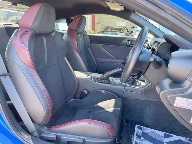 �y�n�[�t���U�[�V�[�g�z�������ƍ���S�n�𗼗������l�C�̃V�[�g���w�ʁE���ʂ̓X�G�[�h���ƂȂ��Ă���A���G��⊊��ɂ����ɗD��Ă��܂��B�C���╞���ɍ��E���ꂸ���K�ɂ���肢�������܂��B