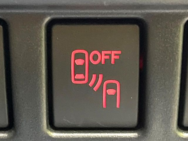 �y�����r�[�N���f�B�e�B�N�V�����z���s���A�h�A�~���[�̎��p�ɂȂ�₷���ӏ��Ɍ㑱�Ԃ��ڋ߂���ƃT�C�h�~���[�t�߂Ɍx����\���A�h���C�o�[�ɒ��ӊ��N�ƁA����̍ۂ̓n���h��������A�V�X�g�����܂��B